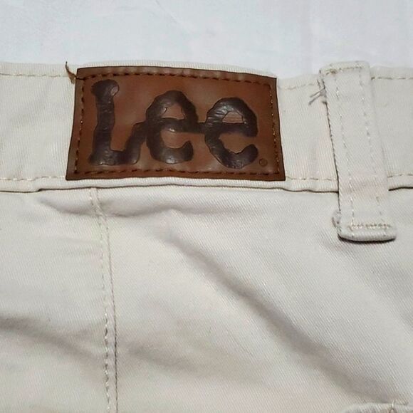 Lee Legendary Regular Fit Cream Mid Rise Rolled Hem Utility Shorts - Picture 10 of 13
